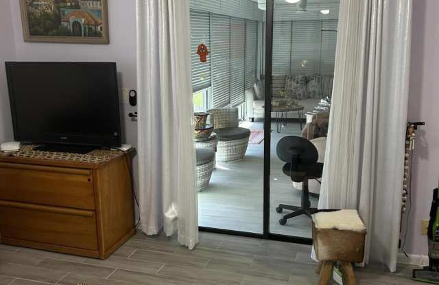 10271 N Circle Lake Drive Gallery 4