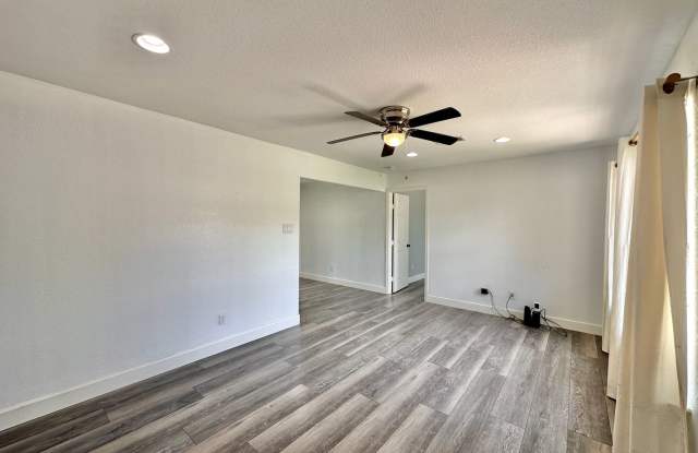 1401 Connell Dr Gallery 4
