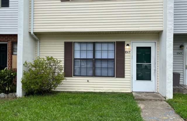 3 bedroom/2 bath Duplex Unit in Williamsburg - 1847 Ferrell Drive, James City County, VA 23185