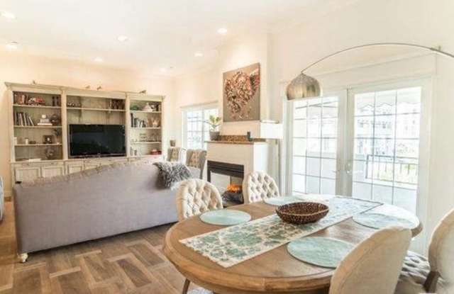 1135 REXFORD Drive Gallery 2