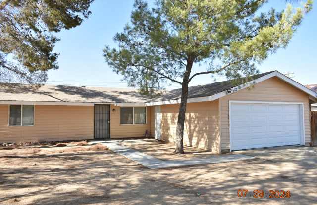 Charming 3-bedroom, 2-bathroom home located in California City, CA! Gallery 3