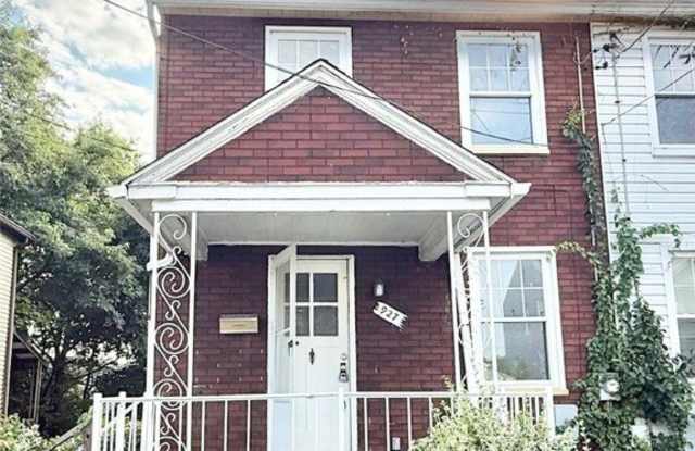 927 Vankirk St photos photos