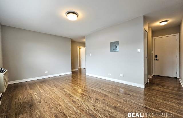 528 W Oakdale Gallery 3