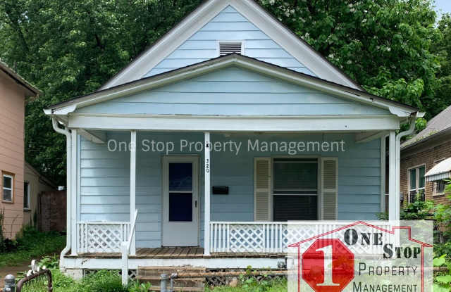 Adorable 2 Bedroom, 1 Bathroom in Kansas City! - 320 Oakley Avenue, Kansas City, MO 64123