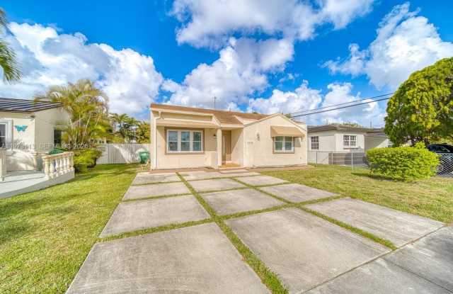 3930 SW 68th Ave photos photos