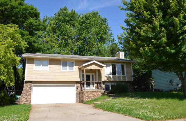 Charming 3-Bedroom Home in West Des Moines with a 2-Car garage and a fenced yard photos photos
