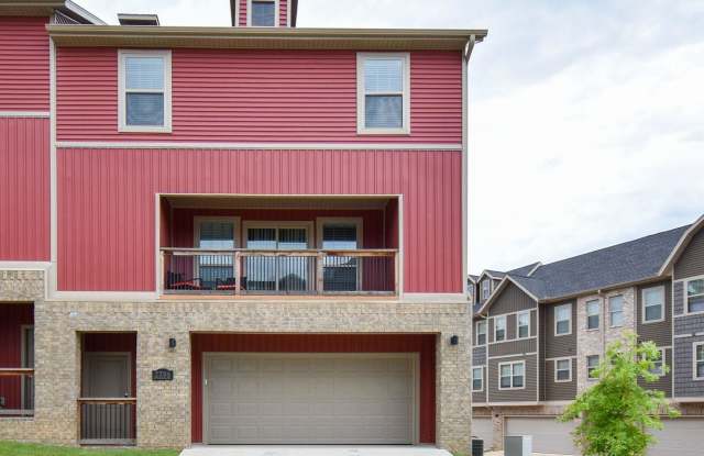 FIRST MONTH RENT FREE with 12 Month Lease Fully Furnished Condo!! 3 bedroom 2.5 bath minutes from the U of A!!!! photos photos