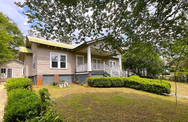 3/1 Hilltop Cottage with Fruit Trees in the Heart of Chattahoochee photos photos