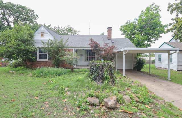 2 Bed / 1 Bath with a flex room in Tulsa! *Price Reduced* photos photos