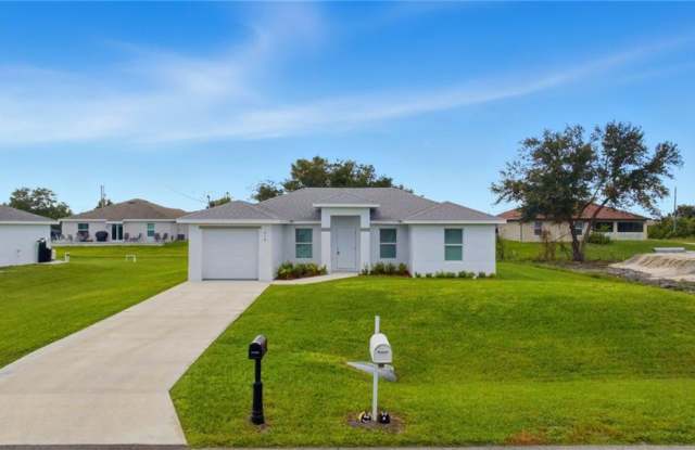 416 Pinehurst Avenue - 416 Pinehurst Avenue, Lehigh Acres, FL 33974