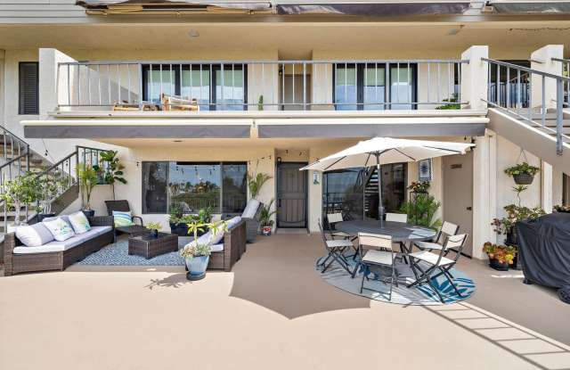 320 Encino Lane Gallery 4