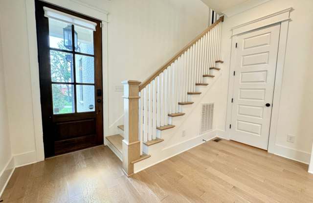 3 Bed, 3.5 Bath Home w/ 2 Car Garage - Walk to Green Hills Shopping and Dining Gallery 3