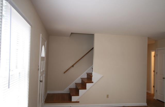 Move in during September and get TWO WEEKS FREE RENT for approved applicants  Stonybrook home with Full Basement and large backyard  20260817 Gallery 4