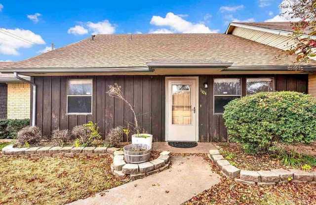 2 Bed, 2 Bath Townhome | 1,600 Sq Ft | Near 52nd Gate photos photos