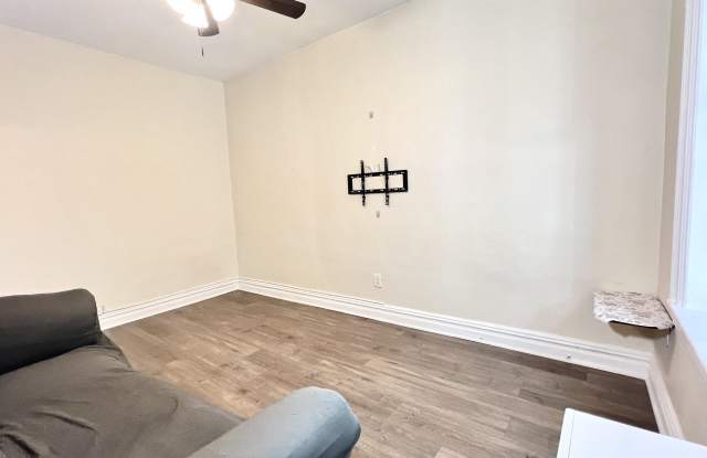 118 CORBIN AVE Gallery 4