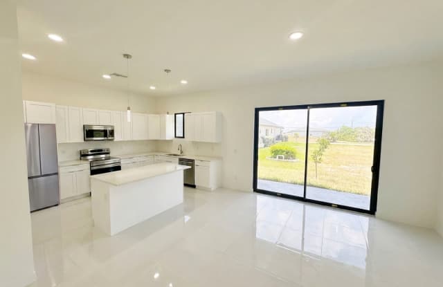 4113 Northwest 34th Laneclientes@realtymiamigroup.com Gallery 4