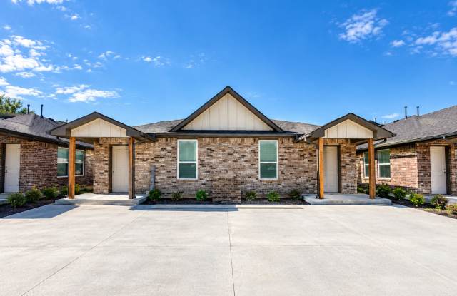 Stylish & Spacious 3-Bedroom Duplex in North Oklahoma City photos photos