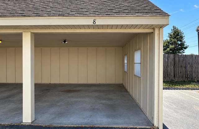 Spacious 2 Bedroom Townhouse with Covered Parking & Community Pool! Gallery 4