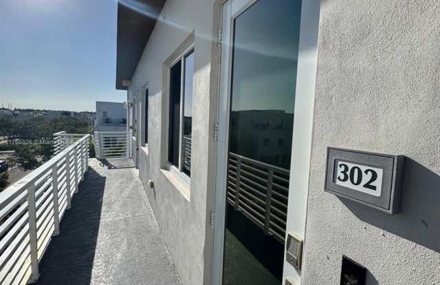 10295 NW 64th Ter photos photos