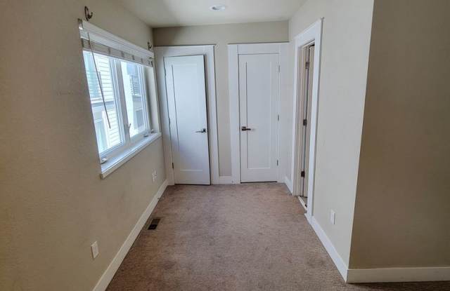 Beautiful 3 Bed 2 Bath Townhome Near Sloans Gallery 4