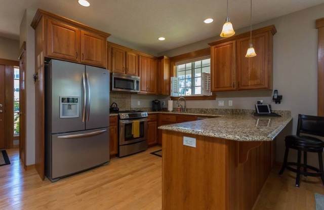 BEAUTIFUL HOUSE IN MILL POND -- ONLY MINUTES FROM DOWNTOWN!! photos photos