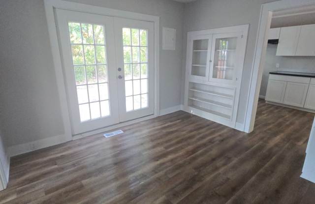 331 Eastland Avenue Gallery 4