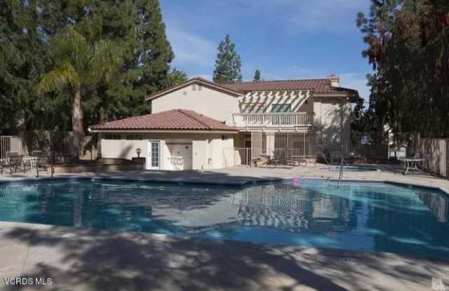 Beautiful 2 Bedroom, 2.5 Bath Townhome in Desirable Shadow Ridge Community! Gallery 3