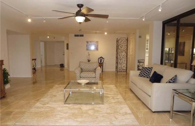 7568 Regency Lake Dr Gallery 4