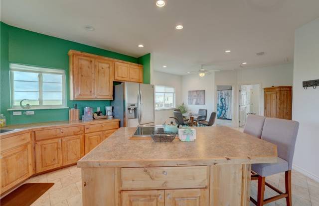 60 Northwest Drive - 60 Northwest Drive, Holiday Beach, TX 78382