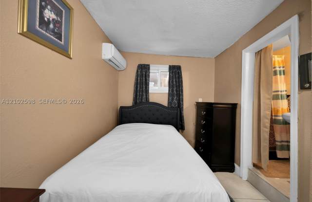 20106 NW 32nd Pl Gallery 4