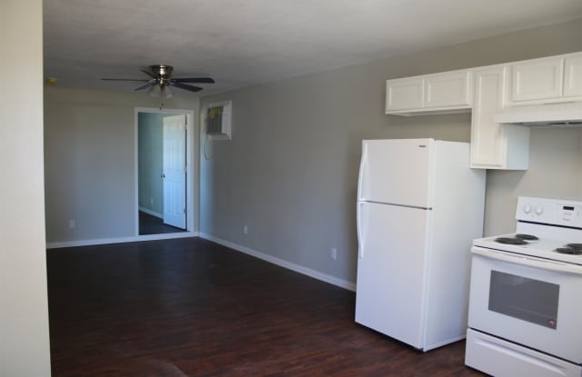 218 1/2 College Dr. Gallery 2