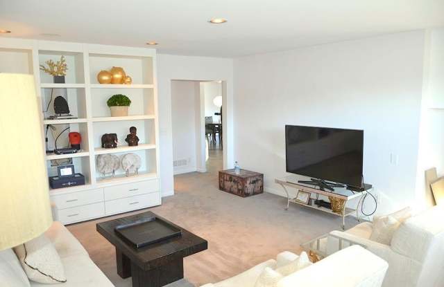 6513 Avondale Drive Gallery 2