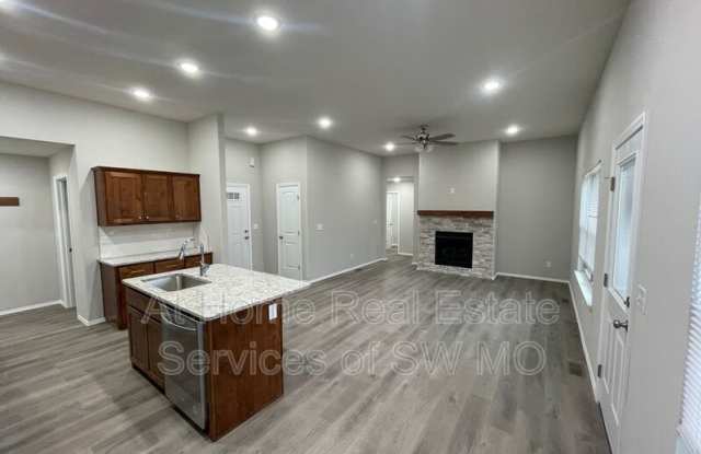 204 Hickory Hills Gallery 3