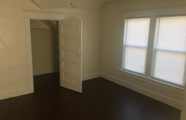 2420 Jackson Gallery 3