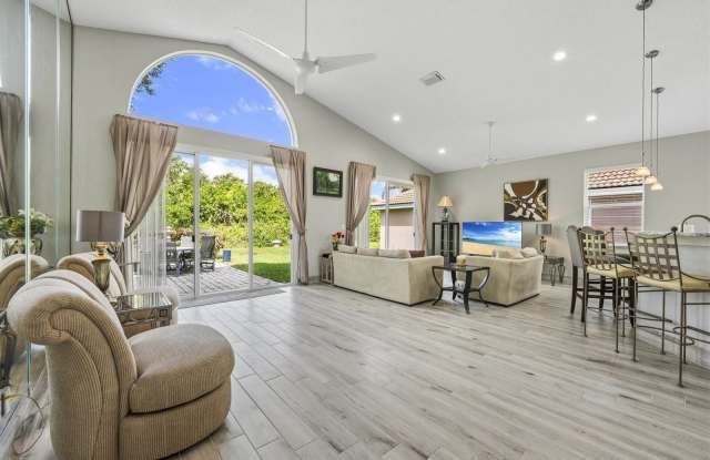 3198 SE Carrick Green Court Gallery 3
