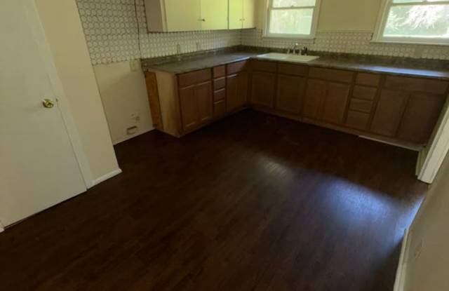 House For Rent 2515 N 10th St, Beaumont, TX 77703 Gallery 3