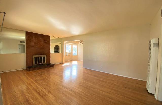 10529 Helendale Avenue Gallery 3