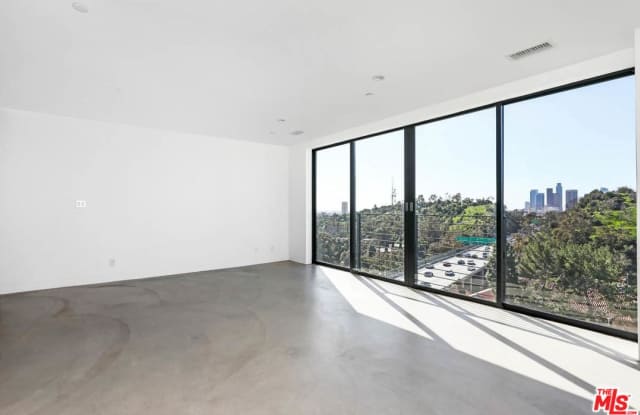 602 PARK ROW Drive Gallery 2