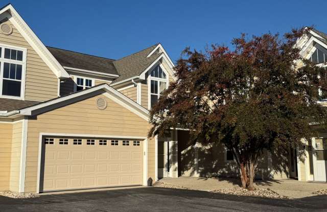 Spacious villa living with low-maintenance convenience in sought-after Hearthstone Manor! Gallery 1
