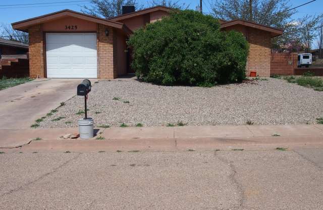 Conveniently Located Corner Lot Home! - 3425 Fayne Lane, Alamogordo, NM 88310