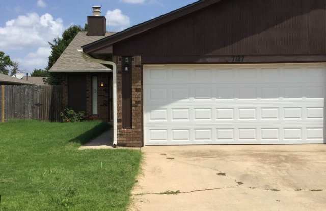 7127 NW 115th St photos photos