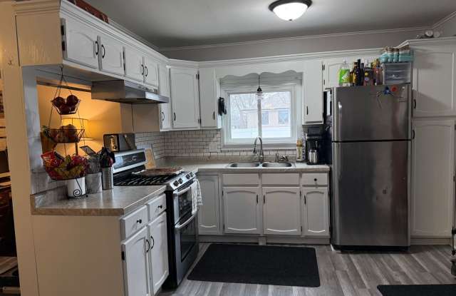 Charming Character Home with Screened Porch & Main Floor Laundry in North Branch Gallery 4