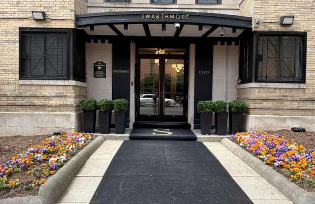 Updated Corner Unit at the Swarthmore in Foggy Bottom photos photos