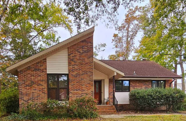 Charming  Spacious 3-Bed, 2-Bath Home in Forestbrook photos photos
