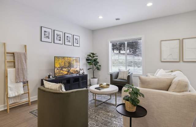 Model 3 Bedroom Town Home Gallery 4