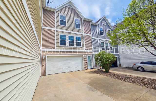 Beautiful 2BR Townhome in Ankeny – Great Location & Modern Features photos photos