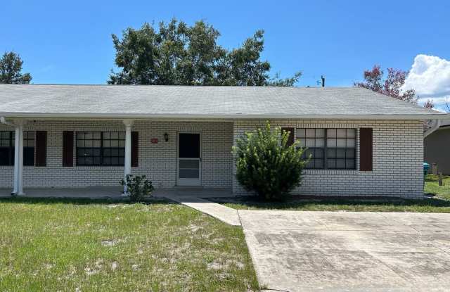 Beautiful, 1/2 of duplex close to I-4 photos photos