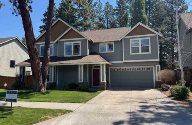 Move in Special $500 off first months rent / Large home SW Bend photos photos