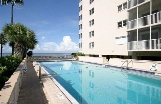 500 Estero Boulevard Gallery 4