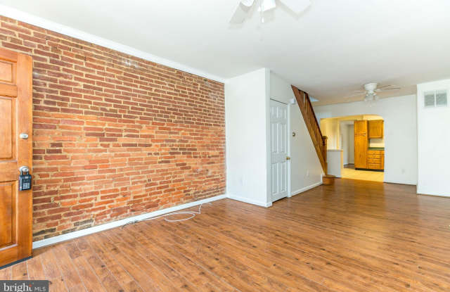 1407 ANDRE STREET Gallery 4
